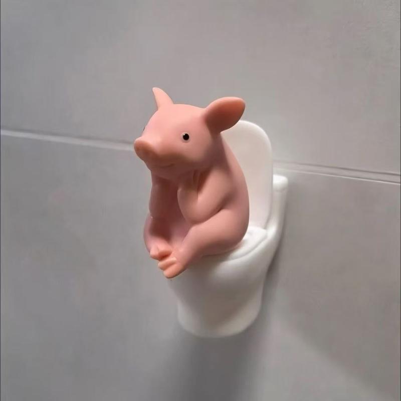 Cute Pig Sitting On Toilet — P - Home Of The Year Bathroom 评论和价格