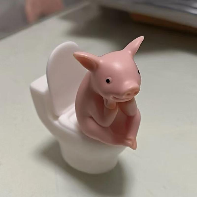 Cute Pig Sitting On Toilet — P - Home Of The Year Bathroom 评论和价格
